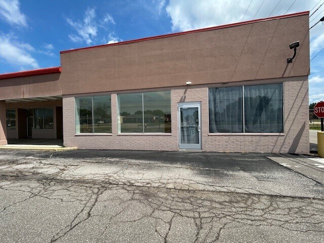 More Photos Of 1051-3319 Oberlin Ave, Lorain Storefront For Lease