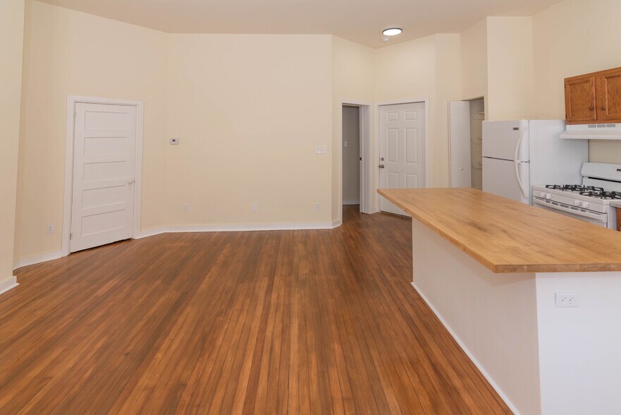 More Photos Of 2100-2102 Maryland Ave, Baltimore Apartments For Sale