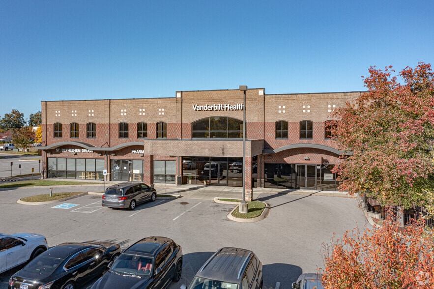 More Photos Of 800 Weatherly Dr, Clarksville Medical For Lease