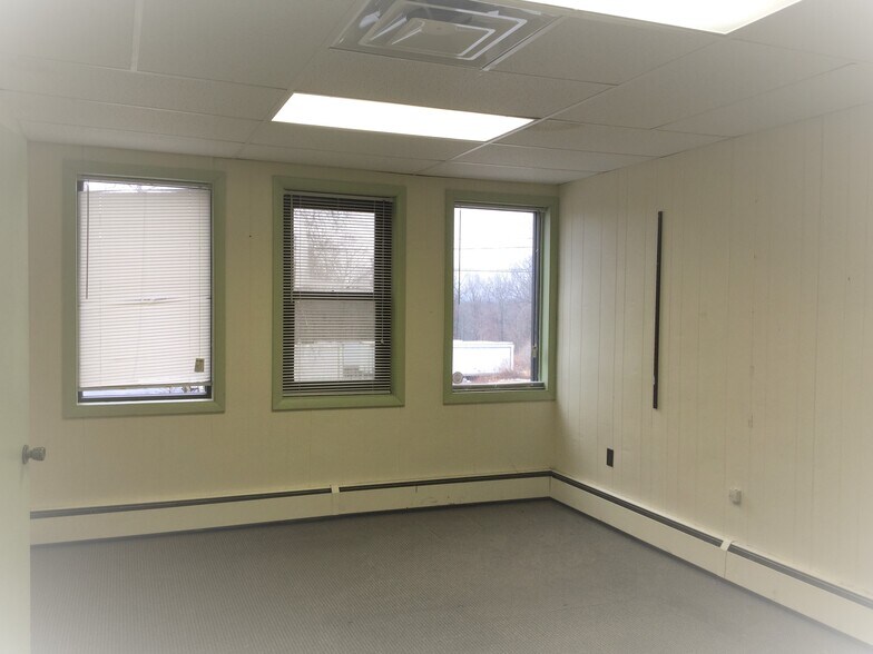 More Photos Of 25 Gramar Ave, Prospect Warehouse For Lease