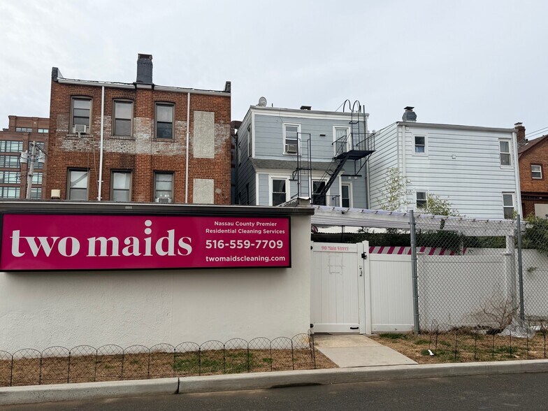 More Photos Of 90 Main St, Mineola Storefront Retail Residential For Lease