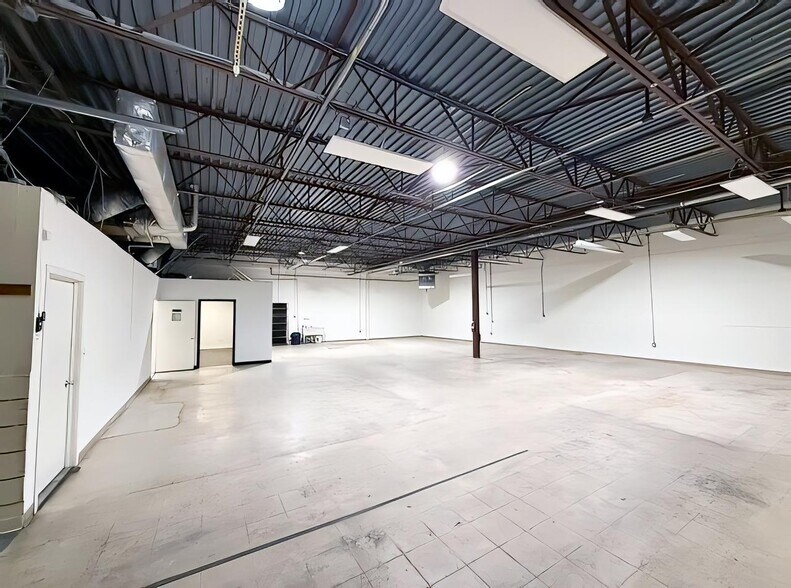 More Photos Of 420-460 Century Blvd, Wilmington Light Distribution For Lease