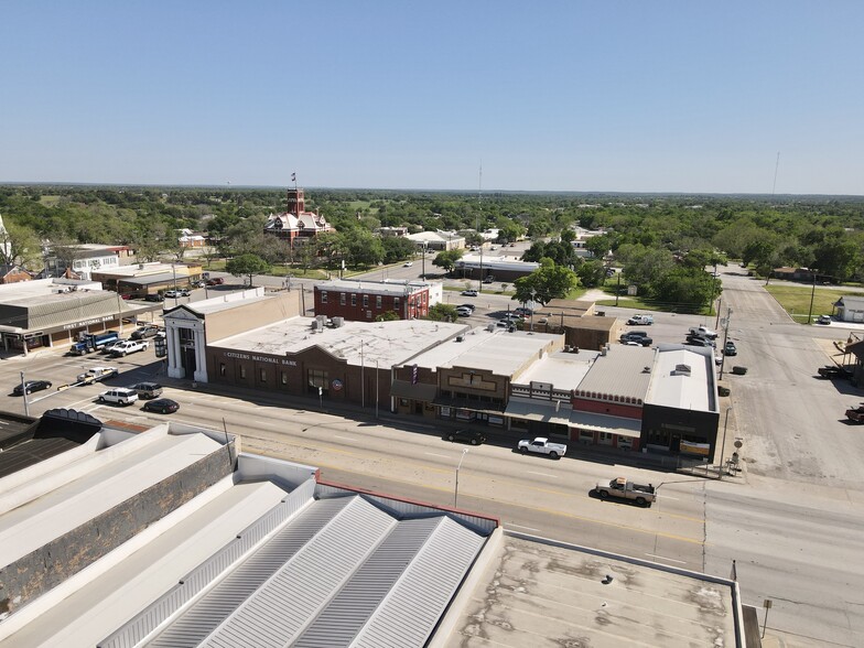 Primary Photo Of 172 W Austin St, Giddings Office For Sale