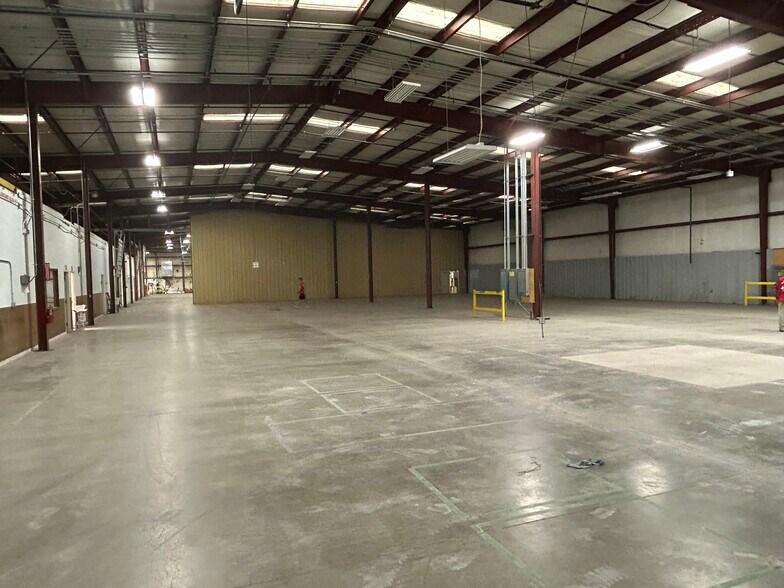 More Photos Of 1000 Industrial Pky, Elkhart Warehouse For Lease