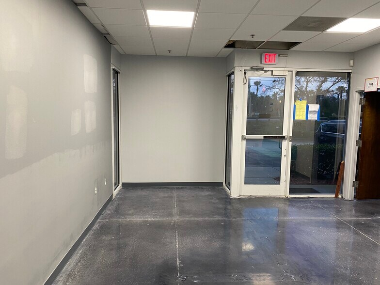 More Photos Of 8010 Sunport Dr, Orlando Light Distribution For Sale