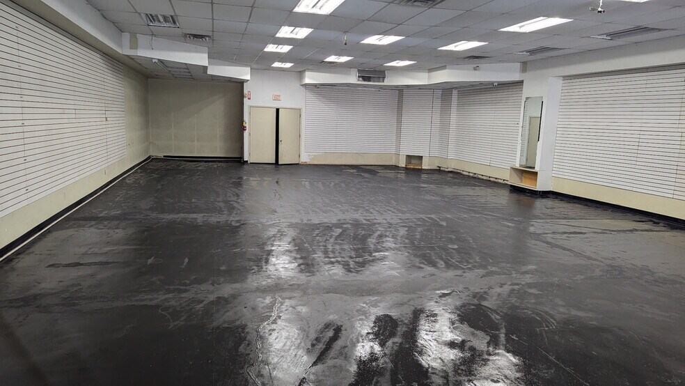 More Photos Of 156-160 N Morley Ave, Nogales Storefront Retail Residential For Lease