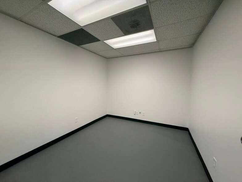 More Photos Of 4825 Trousdale Dr, Nashville Storefront For Lease