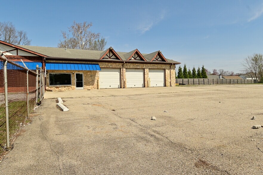 More Photos Of 4978 W Smith Valley Rd, Greenwood Service For Sale