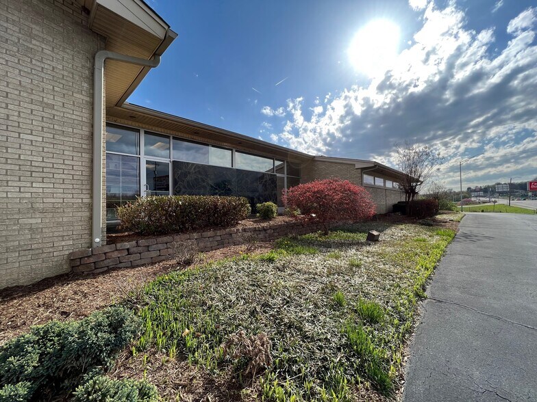 More Photos Of 3930 Western Ave, Knoxville Office For Sale