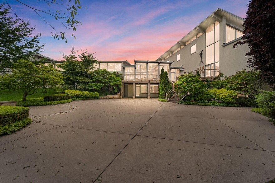 More Photos Of 8223 N Port Washington Rd, Fox Point Religious Facility For Lease