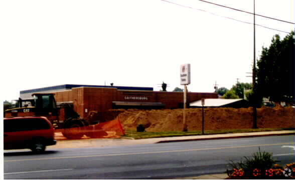 More Photos Of 8-12 N Summit Ave, Gaithersburg Storefront Retail Office For Lease
