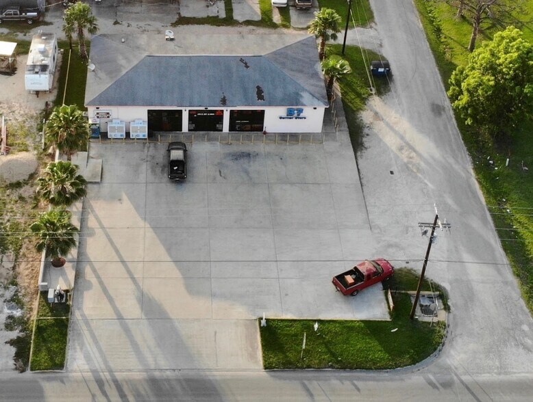 More Photos Of 8799 State Highway 35 N, Van Vleck Convenience Store For Sale