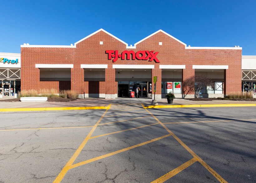 More Photos Of 701 N Milwaukee Ave, Vernon Hills Unknown For Lease