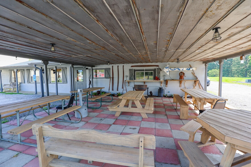 More Photos Of 15649 US-68, Benton Restaurant For Sale
