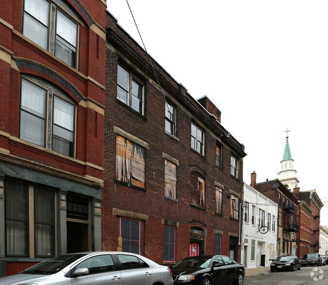 More Photos Of 1318 Clay St, Cincinnati Warehouse For Lease