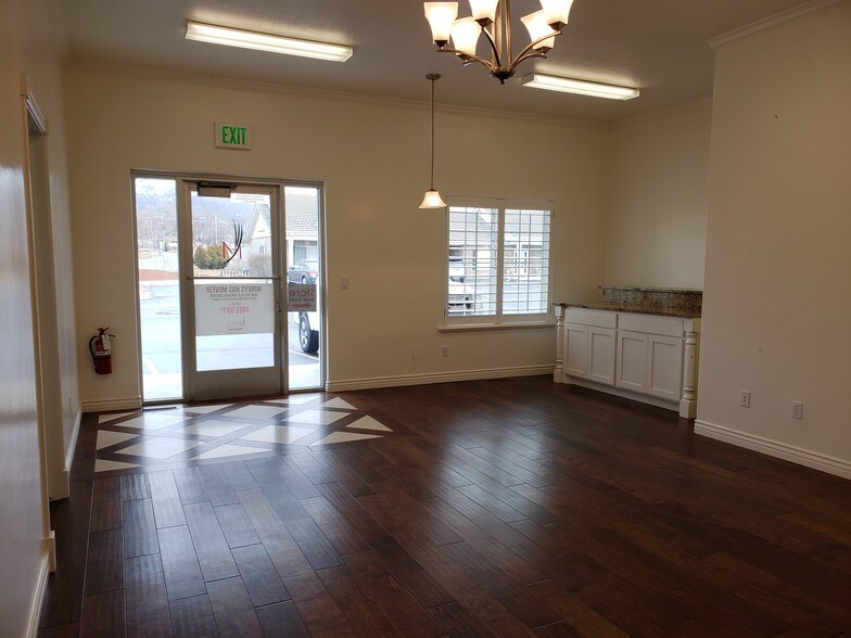 More Photos Of 571-583 W Center St, Pleasant Grove Office For Lease