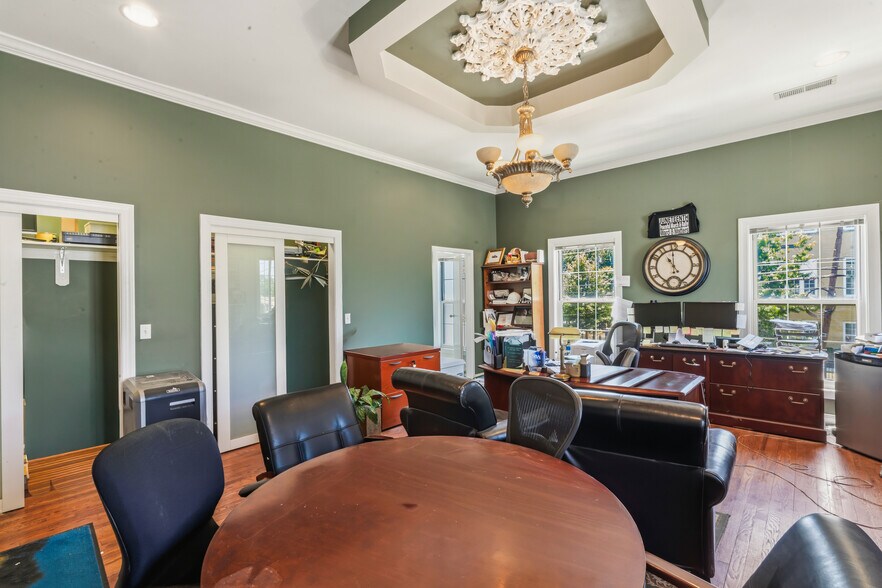 More Photos Of 1512 Marion Barry Ave SE, Washington Office For Sale