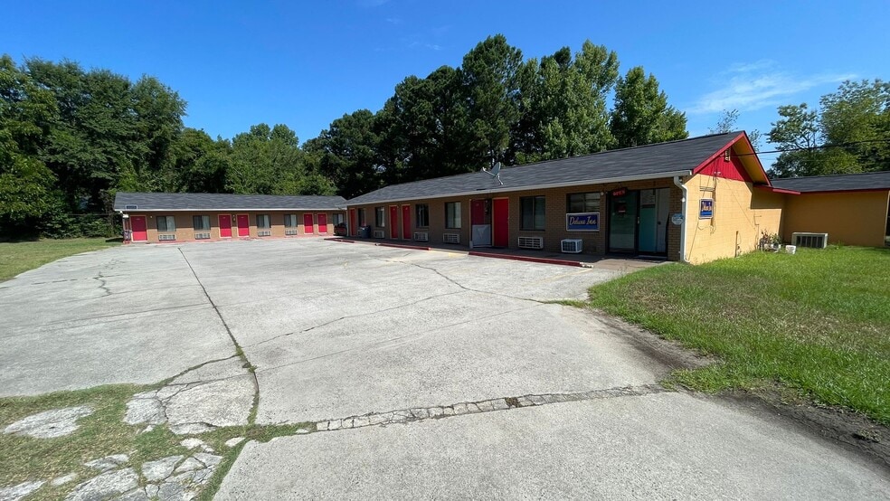 More Photos Of 466 W Trilby St, Wrightsville Hotel For Sale