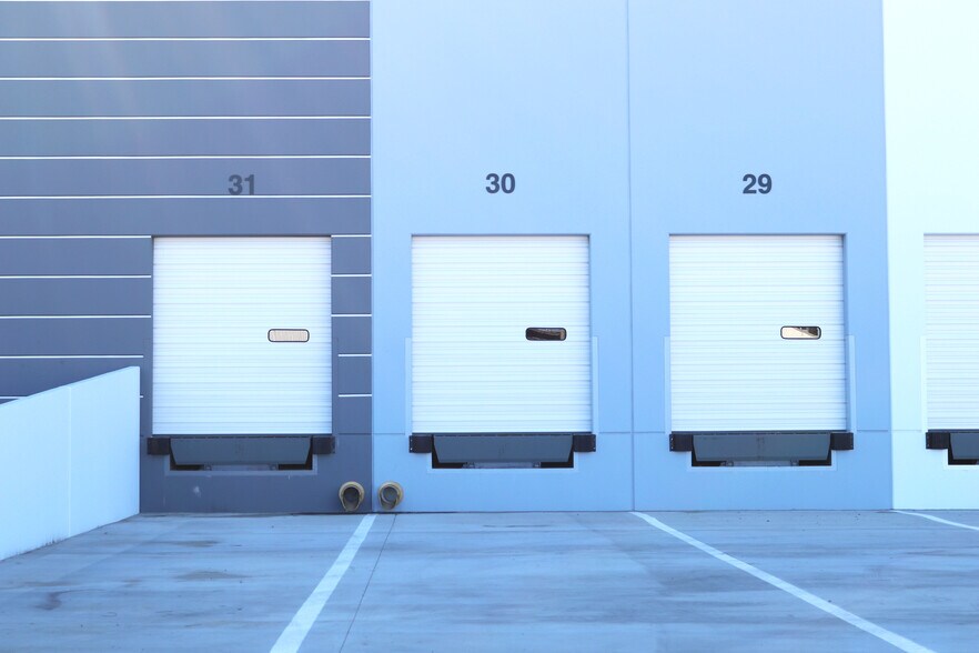 More Photos Of 20100 S Alameda St, East Rancho Dominguez Warehouse For Lease