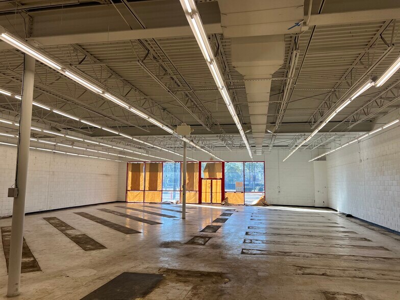 More Photos Of 2262 W Thomas St, Hammond Freestanding For Lease