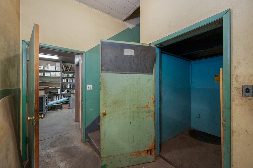 More Photos Of 612 W 3rd Ave, Moses Lake Industrial For Sale