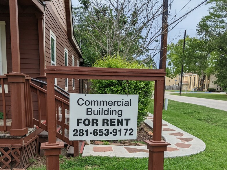 Primary Photo Of 500 Mason St, Tomball General Retail For Lease