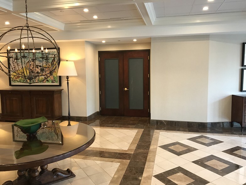 More Photos Of 520 W Summit Hill Dr, Knoxville Office For Lease