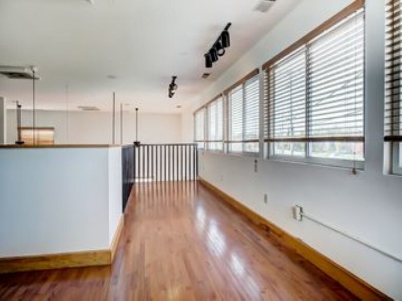 More Photos Of 1041 Shawnee Rd, Lima Freestanding For Lease