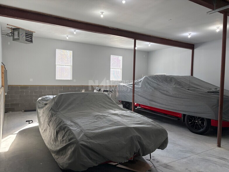 More Photos Of 1627 Krumroy Rd, Akron General Retail For Sale