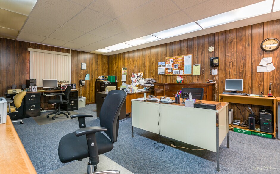 More Photos Of 9757 S Kedzie Ave, Evergreen Park Office For Sale