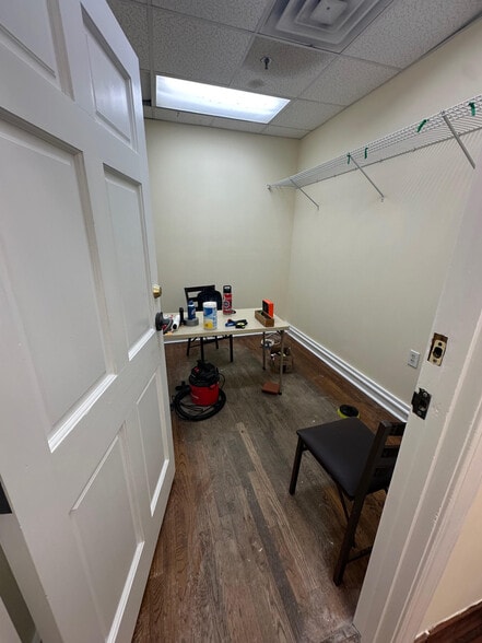 More Photos Of 32 N Market St, Charleston Storefront For Lease