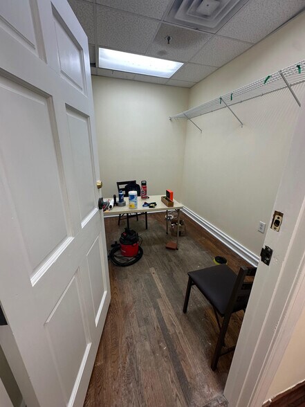 More Photos Of 32 N Market St, Charleston Storefront For Lease