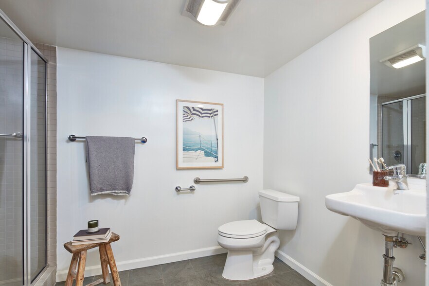 More Photos Of 2100 Abbot Kinney Blvd, Venice Office For Lease