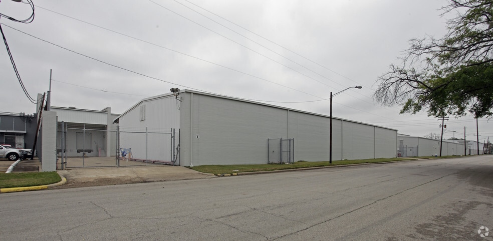 More Photos Of 2000 Edwards St, Houston Warehouse For Lease
