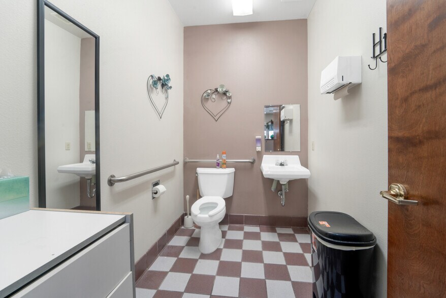 More Photos Of 155 W Menasha Ave, Whitelaw Flex For Sale