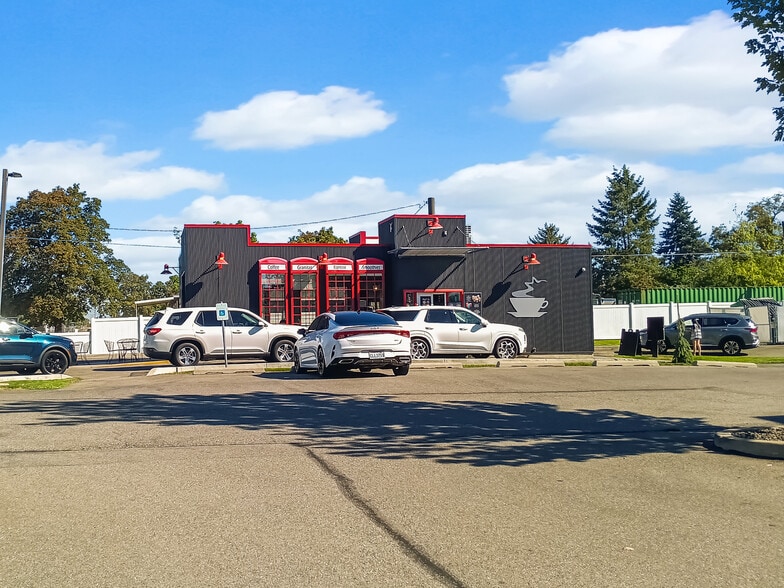 Primary Photo Of 112 N Evergreen Rd, Spokane Freestanding For Sale