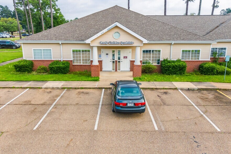 More Photos Of 302 Bill Clinton Dr, Hope Office For Sale