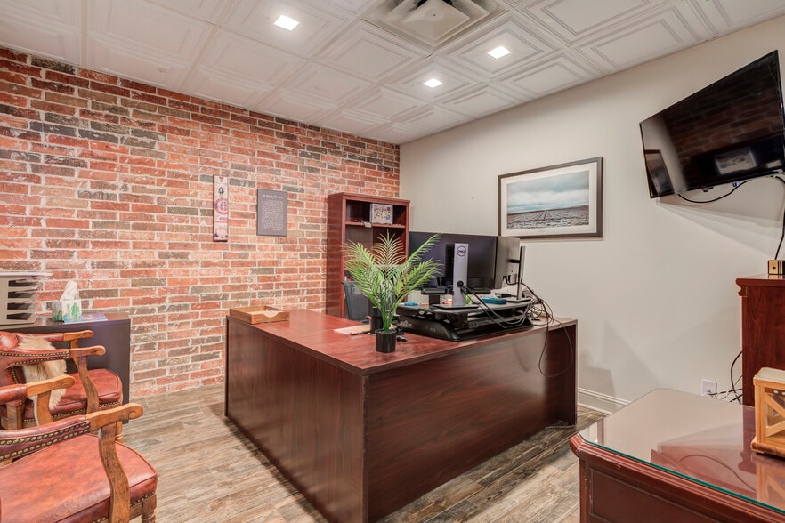 More Photos Of 1312 Texas Ave, Lubbock Office For Sale