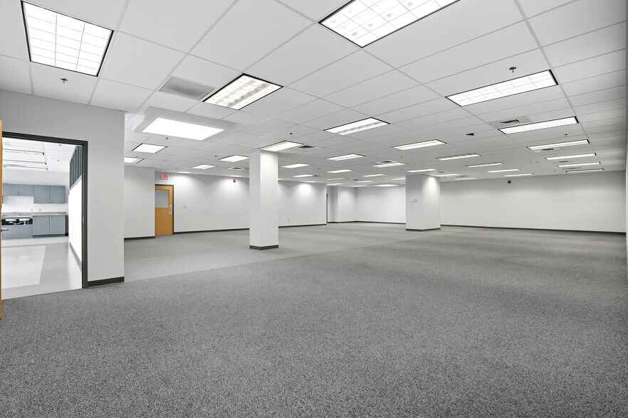 More Photos Of 25 Manchester St, Merrimack Loft Creative Space For Lease