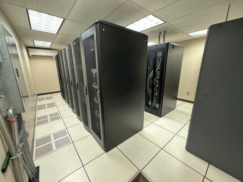 More Photos Of 7420 Worthington Galena Rd, Columbus Office For Sale