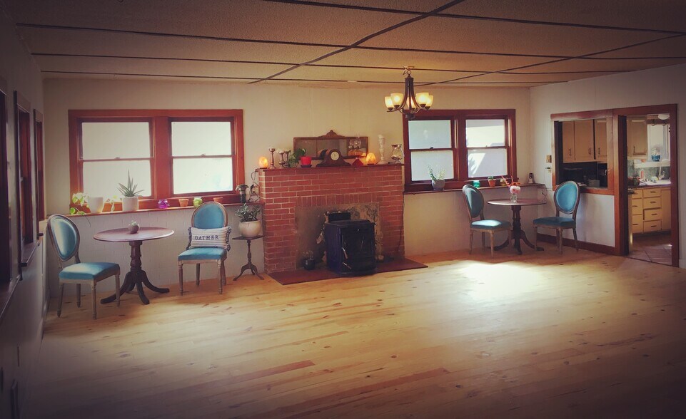 More Photos Of 155 N Elm St, Kalama Storefront Retail Residential For Sale