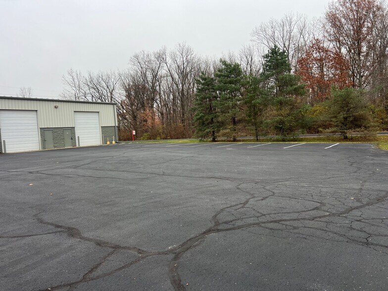 More Photos Of 16855 Southpark Dr, Westfield Warehouse For Lease