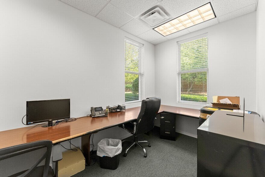 More Photos Of 950 Scales Rd, Suwanee Medical For Lease