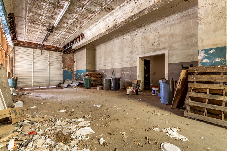 More Photos Of 611-613 W Chickasha Ave, Chickasha Storefront Retail Office For Lease