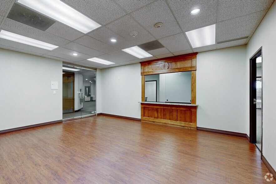 More Photos Of 2655 Villa Creek Dr, Dallas Office For Lease