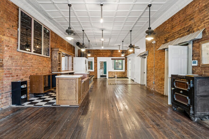 More Photos Of 107 E Main St, Jonesborough Storefront For Sale