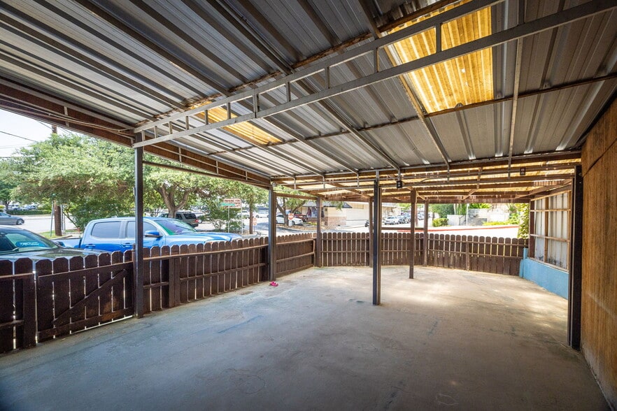 More Photos Of 5050 Broadway, Alamo Heights Restaurant For Sale
