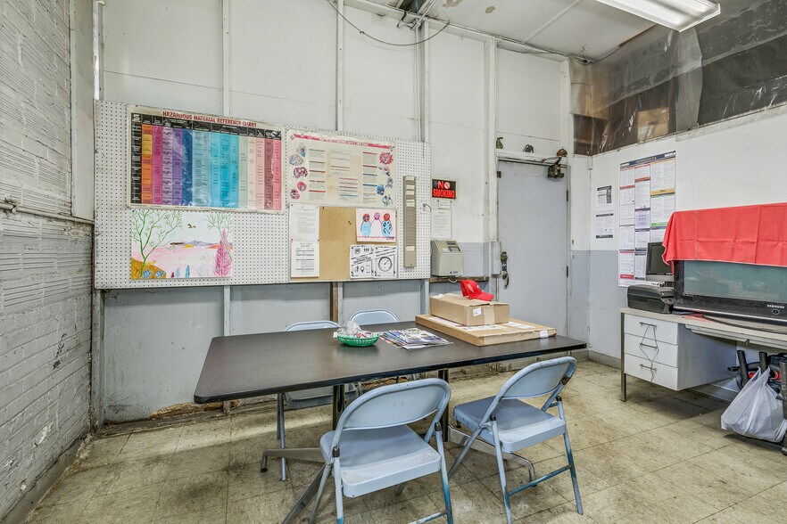 More Photos Of 3610 Lyndale Ave S, Minneapolis Auto Repair For Sale