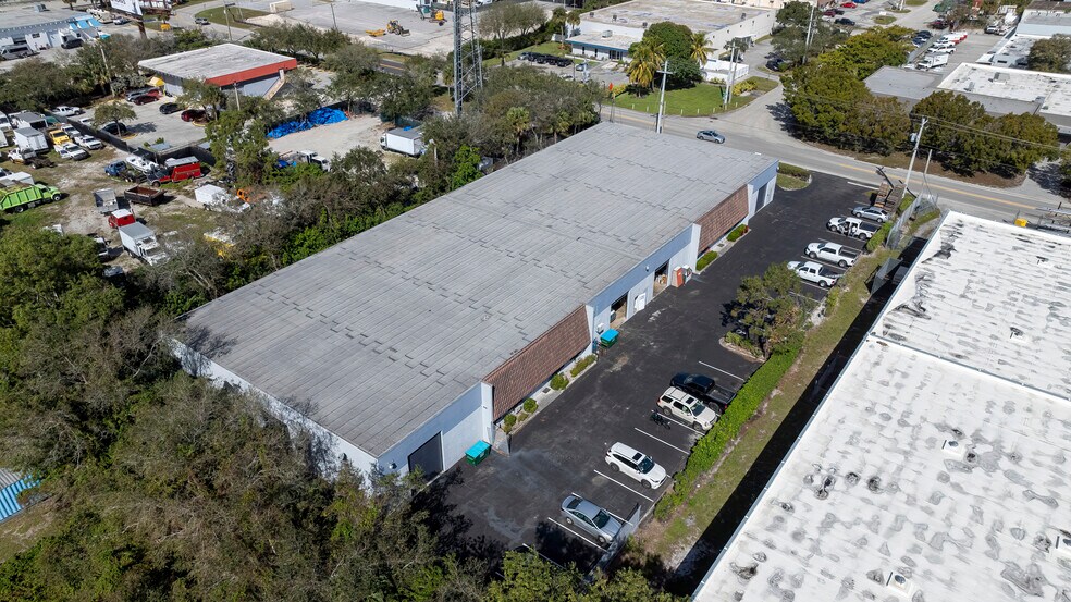 More Photos Of 3850 Byron Dr, Riviera Beach Warehouse For Lease