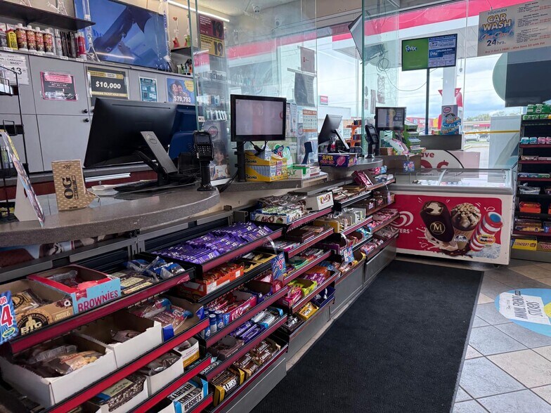 More Photos Of 404 St Clair St, Chatham-Kent General Retail For Sale